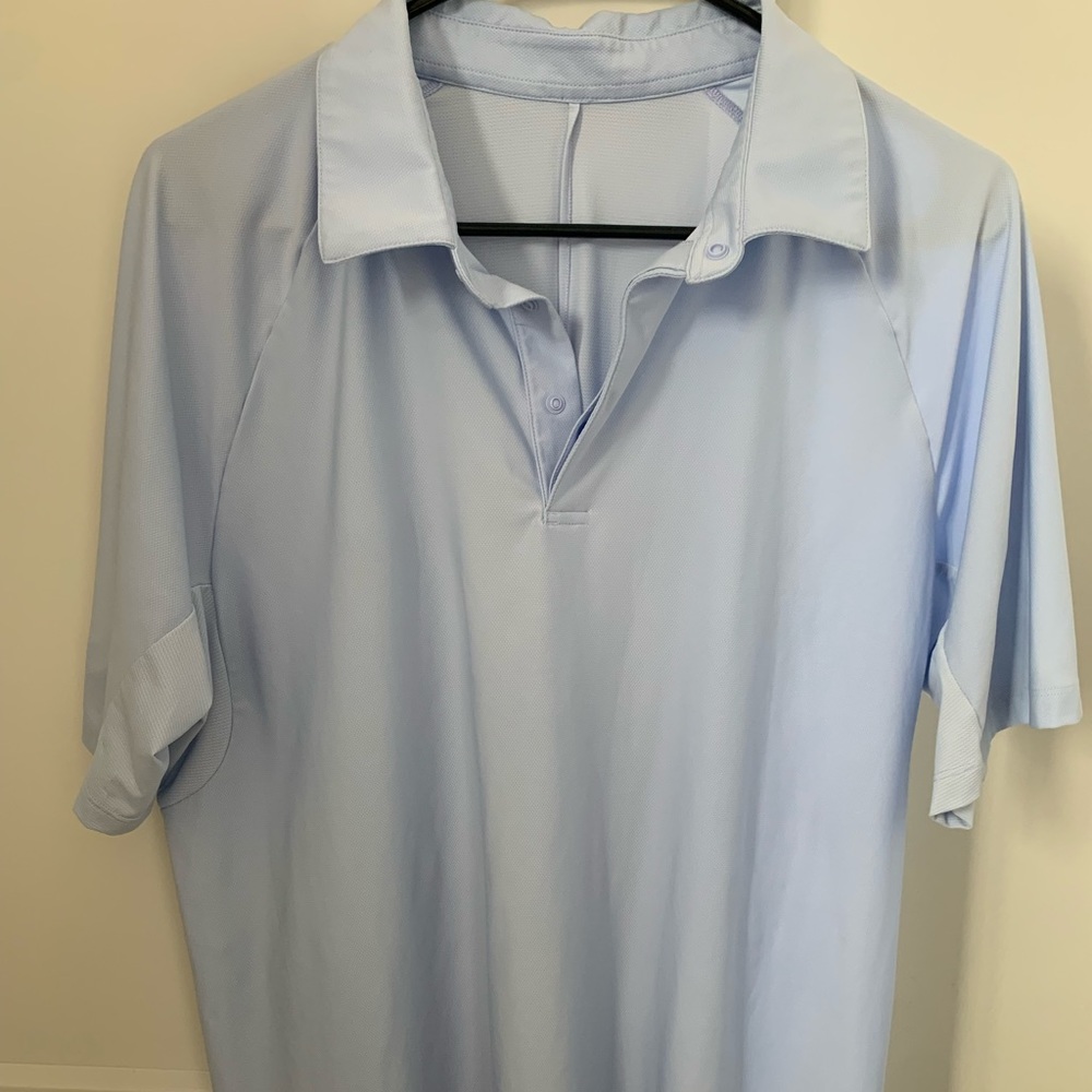 EUC men’s baby blue lululemon golf tee